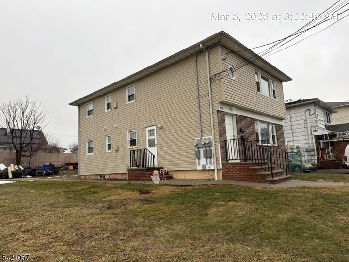 Property Photo:  900 Smith St 2  NJ 07036 
