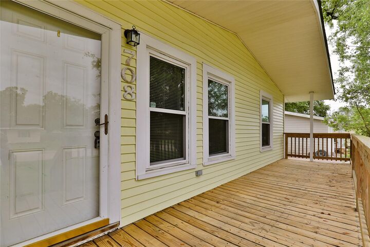 Property Photo:  708 Winding Way Street  TX 77566 