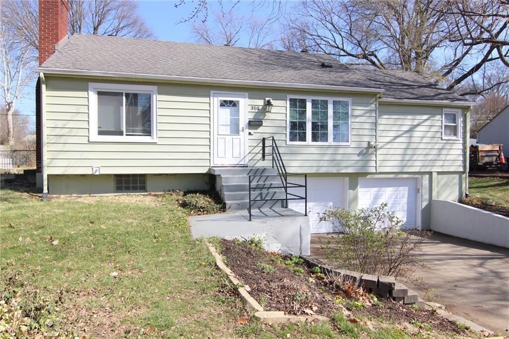 Property Photo: 310 W 98th Street MO 64114