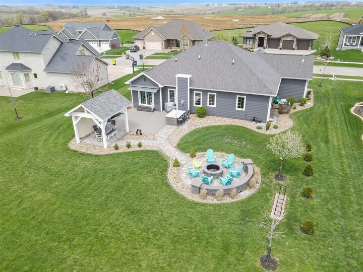 Property Photo:  1007 Lakeview Drive  IA 50219 