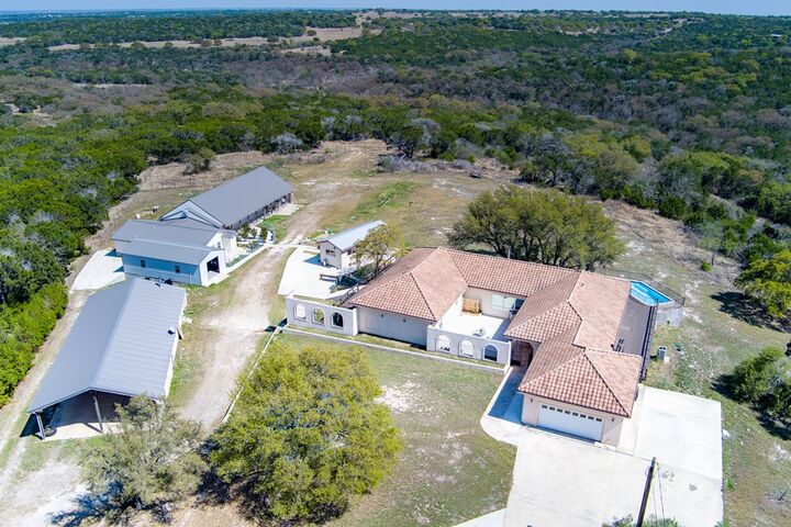 Property Photo:  305 Teague Rd  TX 78028 