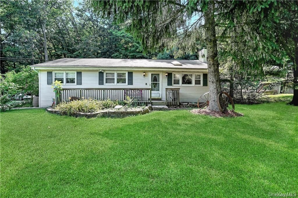 Property Photo:  35 Peddler Hill Road  NY 10950 