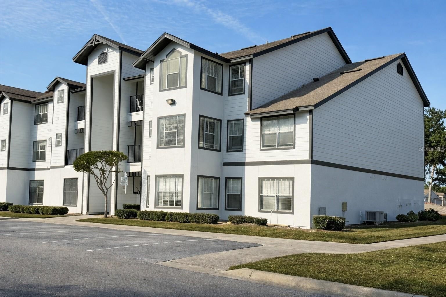 Property Photo:  2201 Key West Court 328  FL 34741 