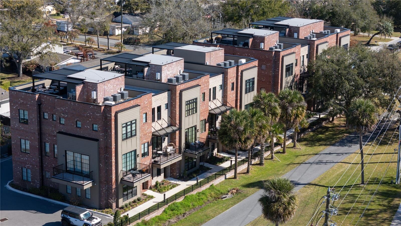 Property Photo:  64 N Park Avenue  FL 34787 