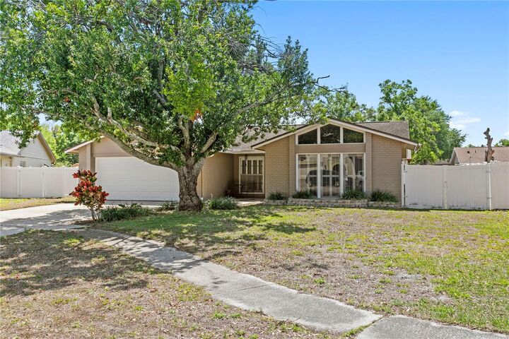 Property Photo:  6404 Heather Moor Court  FL 33634 