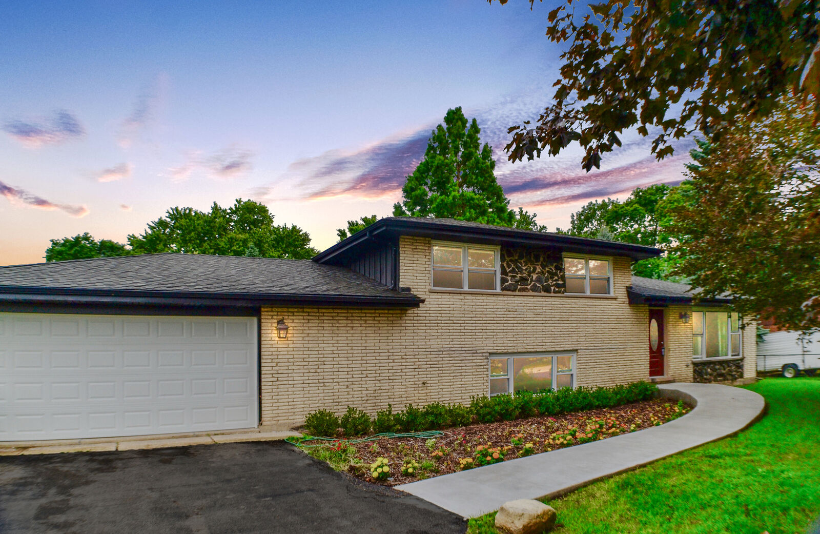 Property Photo:  20W309 S Frontage Road  IL 60439 