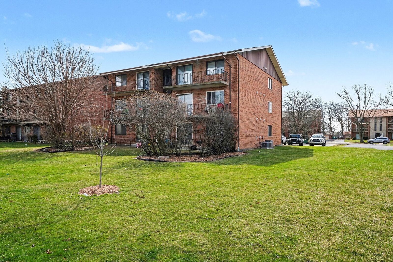 Property Photo: 9826 Treetop Drive 2W IL 60462