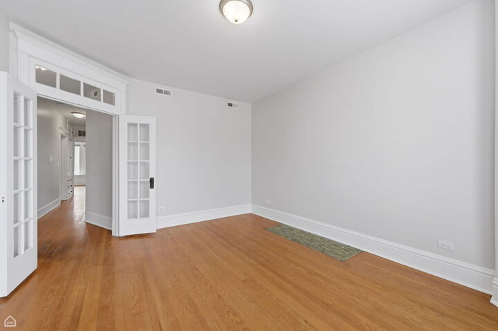 Property Photo: 6033 S Rhodes Avenue IL 60637