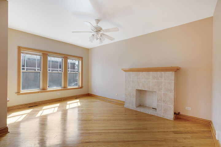 Property Photo:  931 Brummel Street 103  IL 60202 