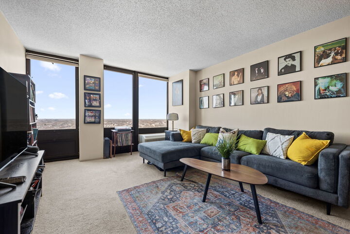 Property Photo:  5320 N Sheridan Road 2201  IL 60640 