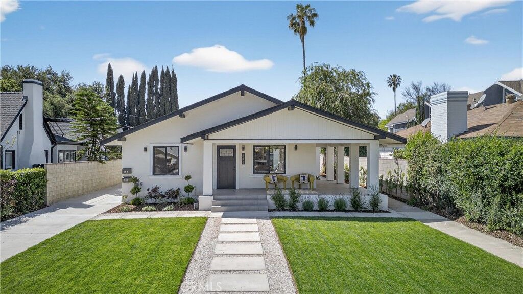 Property Photo:  141 S Roosevelt Avenue  CA 91107 