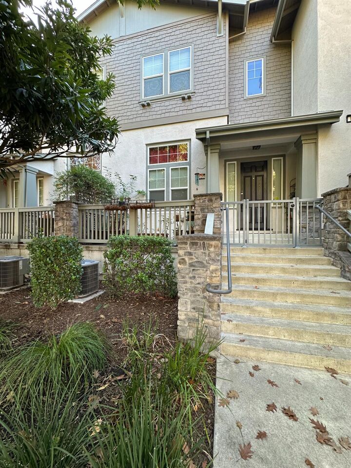 Property Photo: 1620 D Street CA 95814