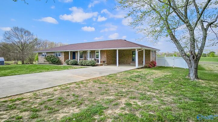 Property Photo:  71 County Road 35  AL 35652 