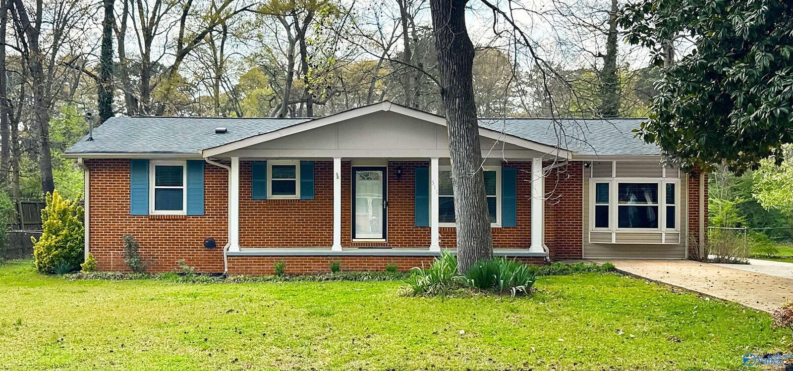 Property Photo:  511 Jeffery Drive NW  AL 35806 