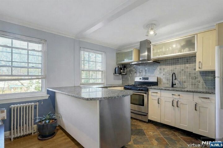 Property Photo:  190 Knickerbocker Road #10  NJ 07631 