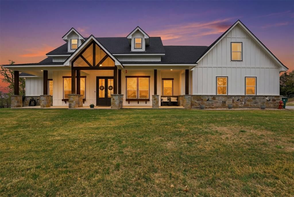 Property Photo:  147 Sandpiper Drive  TX 76088 