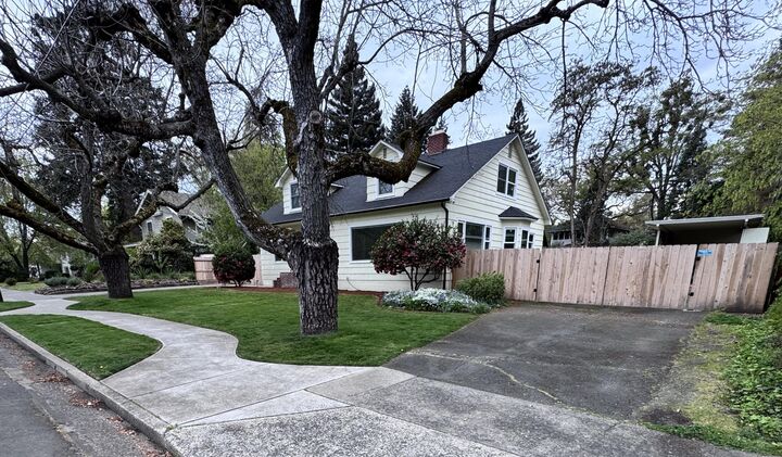 Property Photo:  736 NW 3rd Street  OR 97526 