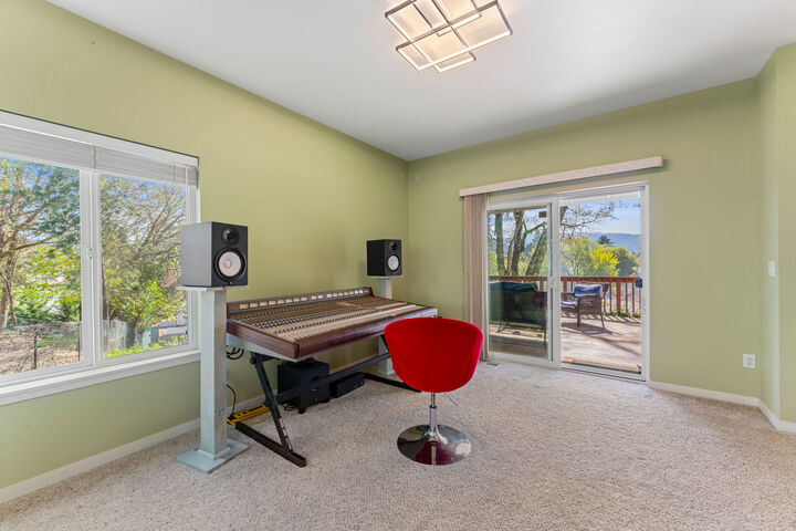 Property Photo:  105 Cedar Ridge Terrace  OR 97537 