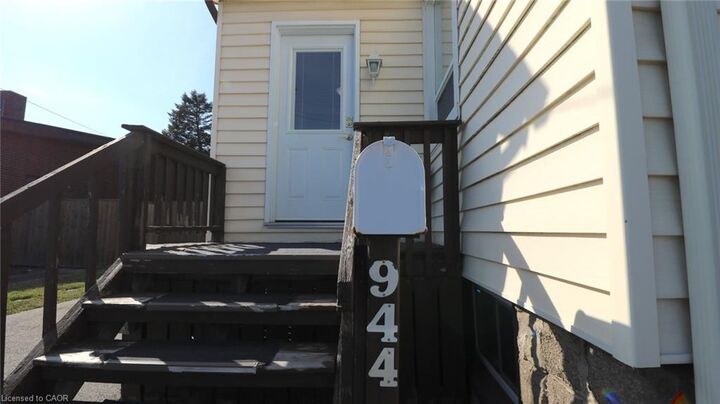 Property Photo:  944 Garth Street  ON L9C 4L2 