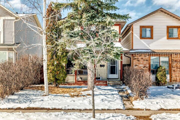 Property Photo:  4809 60 Street NE  AB T1Y 3B8 