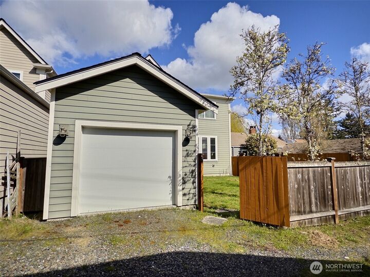 Property Photo:  745 N 101st Street  WA 98133 