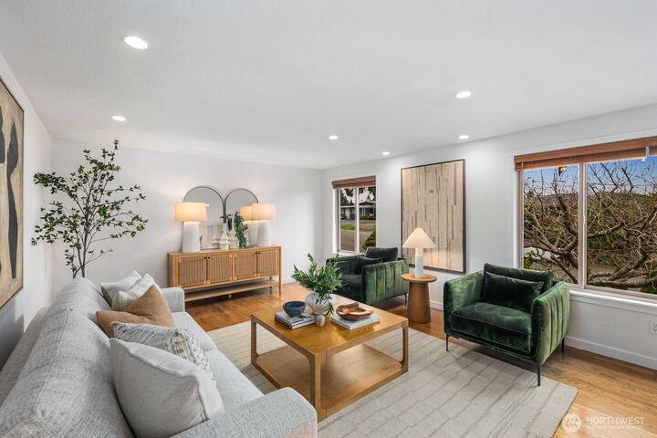 Property Photo:  17909  73rd Avenue W  WA 98026 