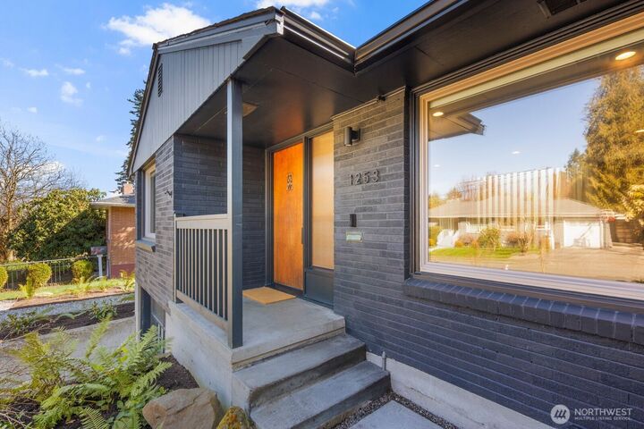 Property Photo:  1253 NE 90th Street  WA 98115 