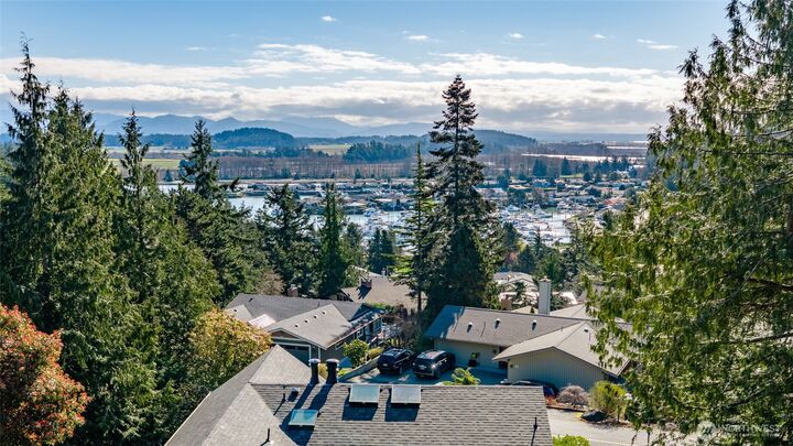 Property Photo:  425  Yakima Place  WA 98257 