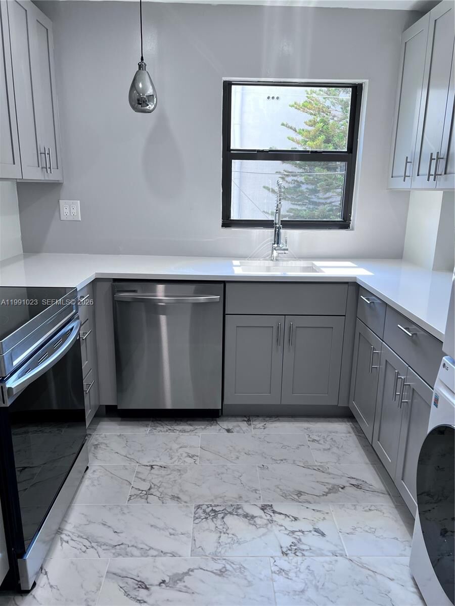 Property Photo: 1617 Jefferson Ave 204 FL 33139