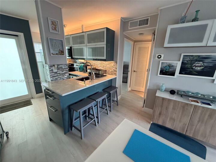 Property Photo:  3250 NE 28th St 212  FL 33308 