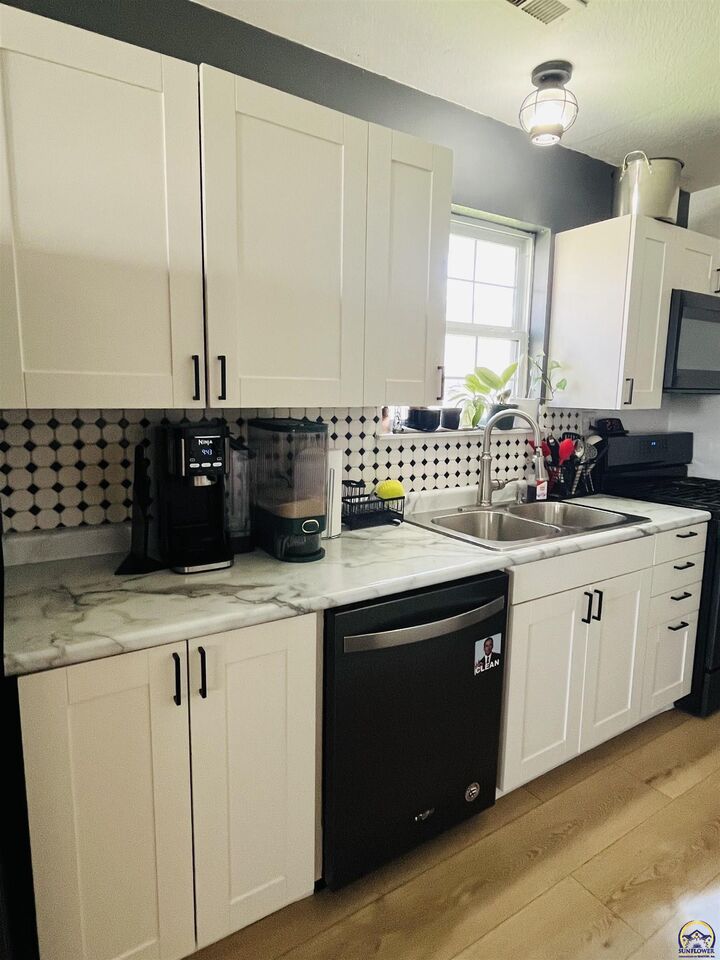 Property Photo: 931 La Salle St KS 66044