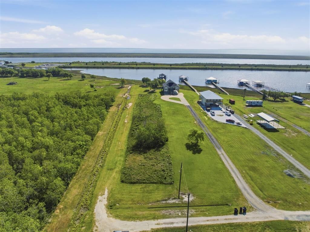 Property Photo:  1 Christy Drive  LA  