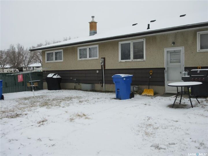 Property Photo: 182 Rothwell Crescent SK S4N 1R8