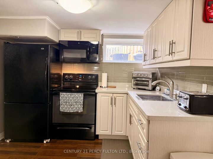 Photo de la propriété: 17 Maywood Park ON M1K 2G9