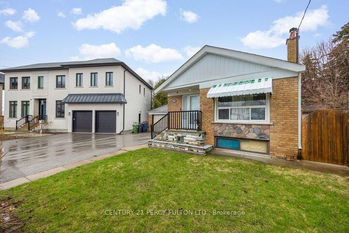 Property Photo:  8 Kilpatrick Place  ON M1R 2A8 