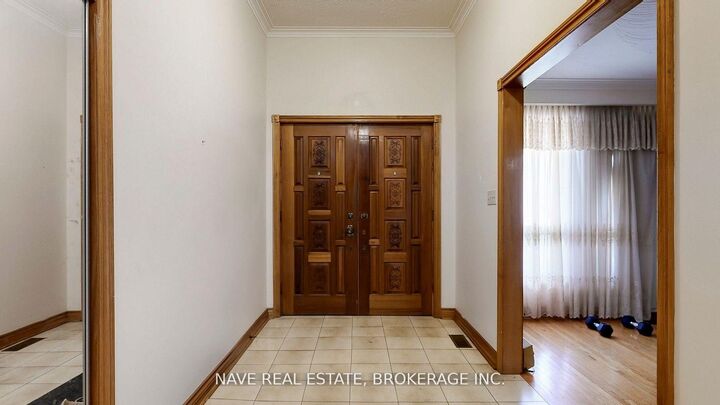 Property Photo: 9747 Bathurst Street ON L4C 3X5
