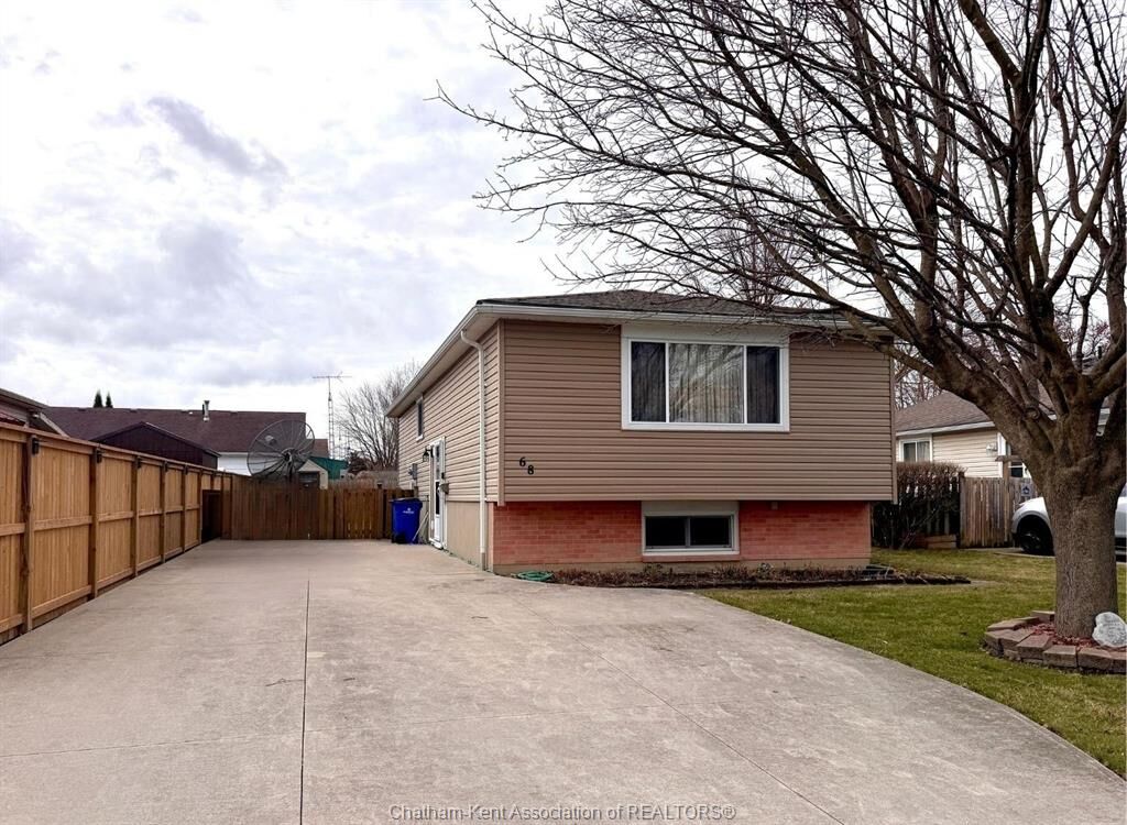 Property Photo: 68 Greenbriar Trail ON N8A 4V4