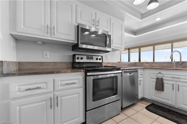 Property Photo:  5665 Trailwinds Dr 621  FL 33907 