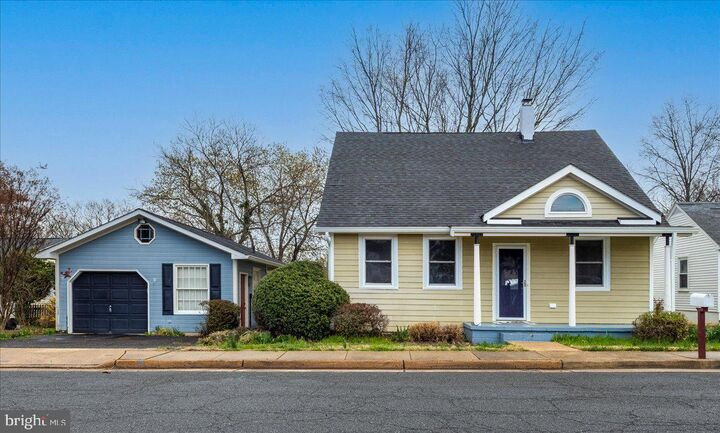 Property Photo:  104 Pershing Avenue NW  VA 20176 