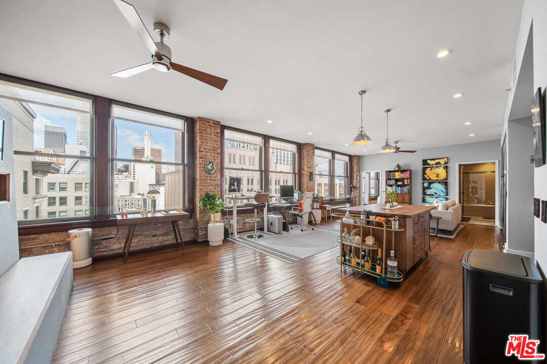 Property Photo: 460 S Spring St CA 90013