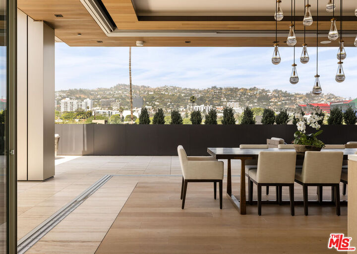 Property Photo:  8899 Beverly Blvd  CA 90048 
