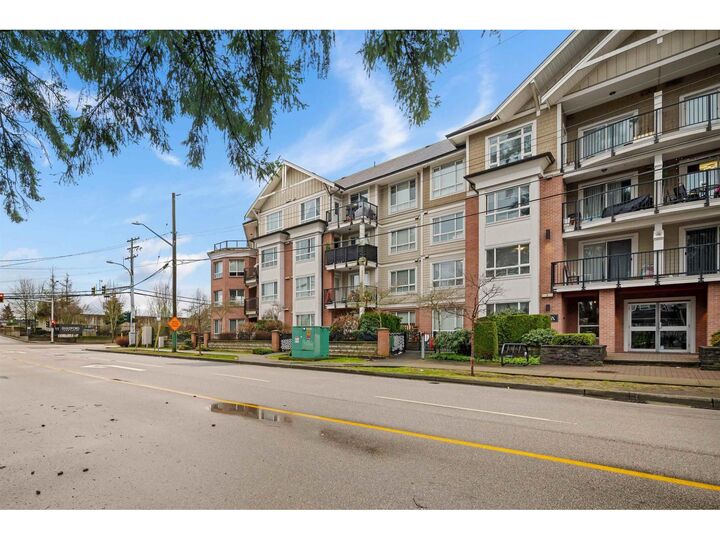 Photo de la propriété:  14960 102A Avenue 307  BC V3R 6A3 