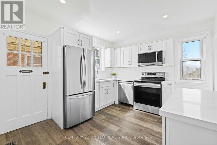 Photo de la propriété: 661 Rubidge Street ON K9H 4G2