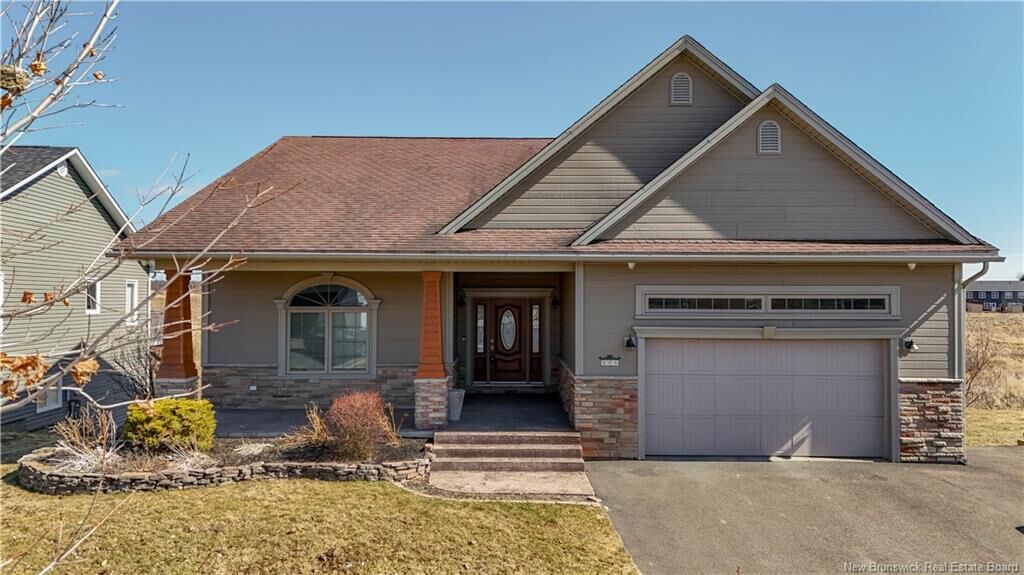 Photo de la propriété:  686 Hillcrest Drive  NB E3A 5L9 