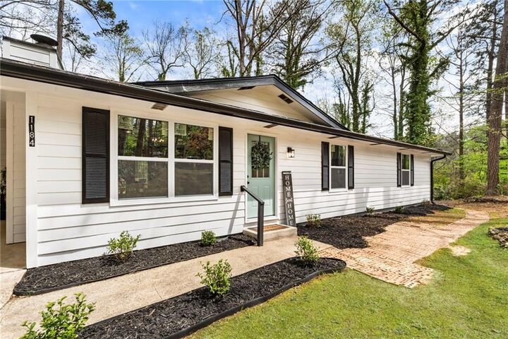 Property Photo: 1184 Alemeda Drive GA 30066