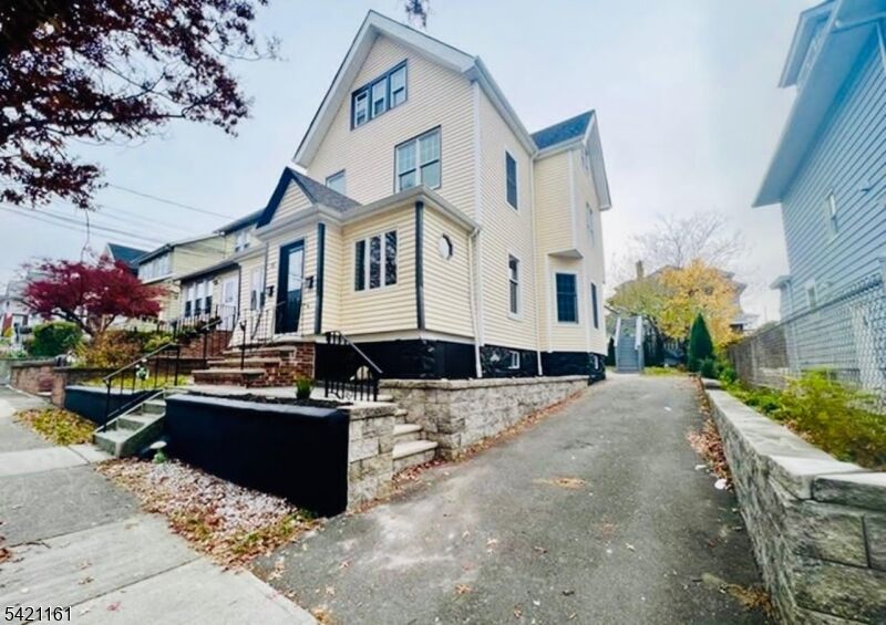 Property Photo:  66 Washington Pl  NJ 07073 