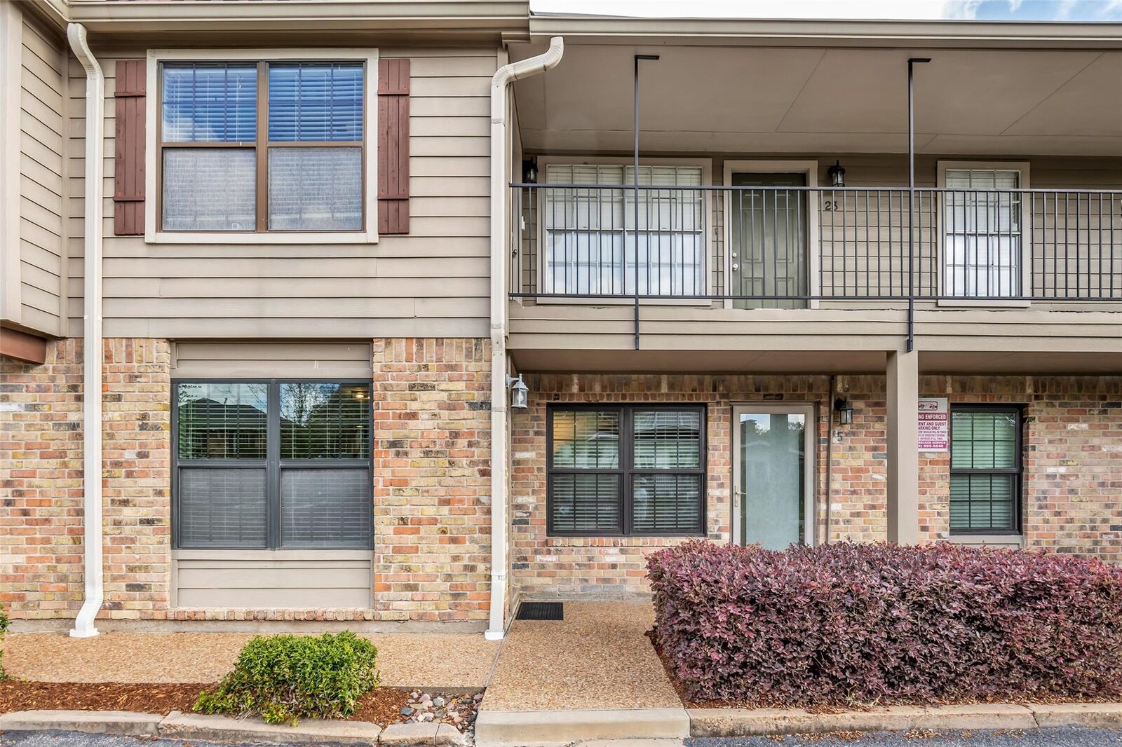 Property Photo:  606 Marshall Street B6  TX 77006 