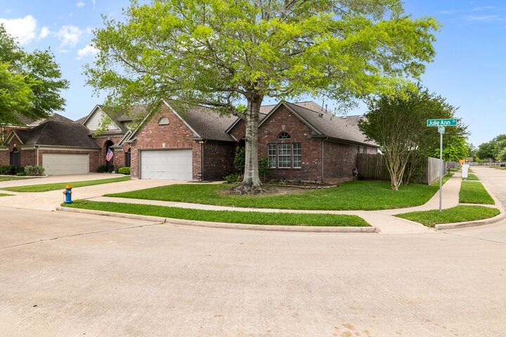 Property Photo:  2902 Julie Ann Drive  TX 77584 