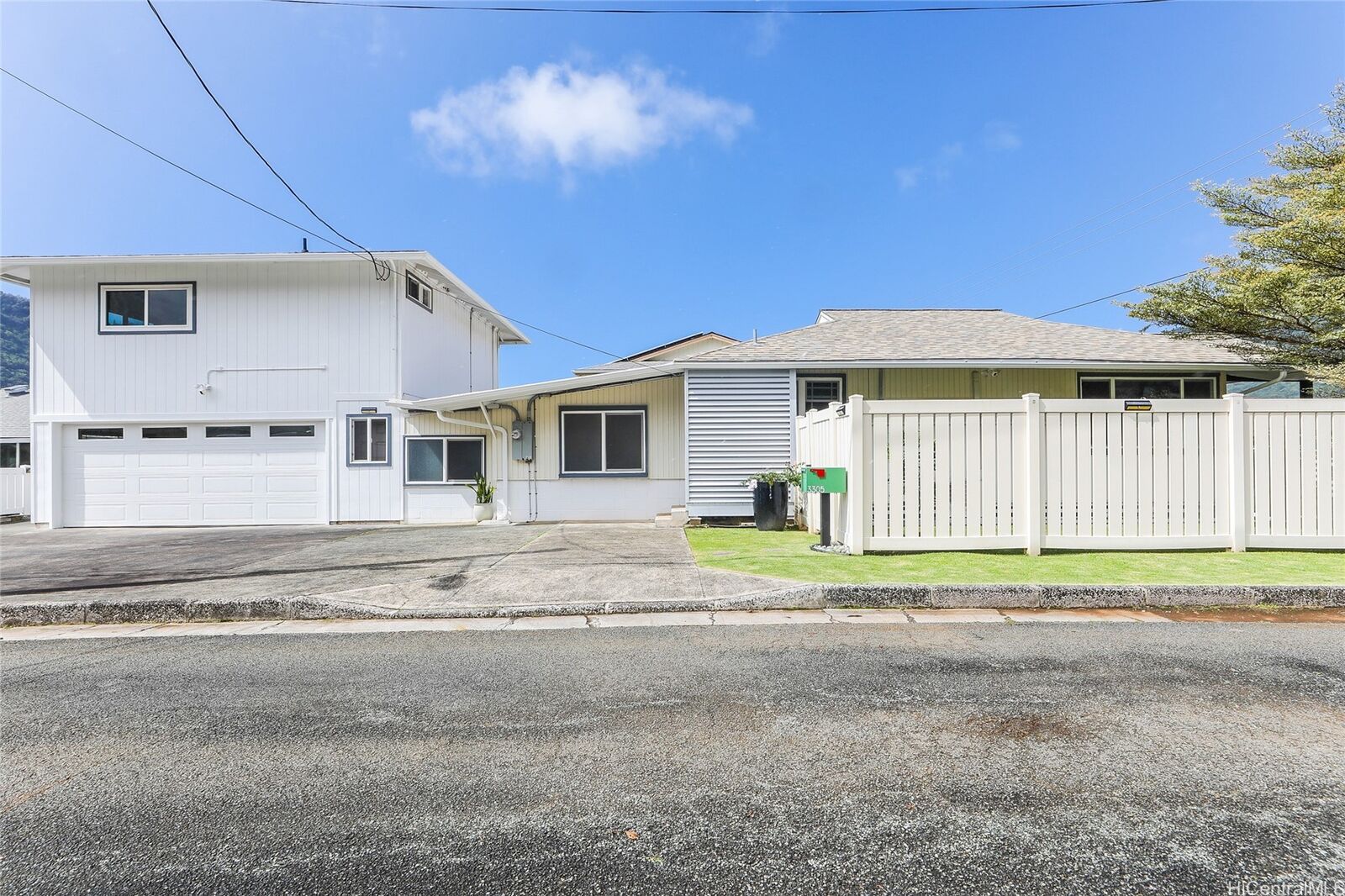 Property Photo: 3305 E Manoa Road HI 96822