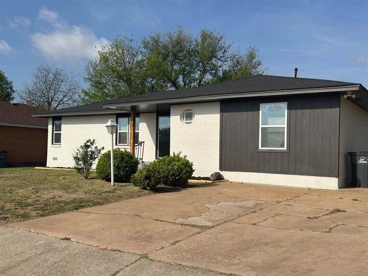Property Photo:  1630 NW 27th St  OK 73505 